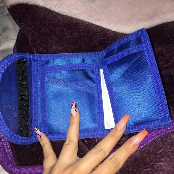 HELLO KITTY ROYAL BLUE VINTAGE WALLET - Picture 4 of 9